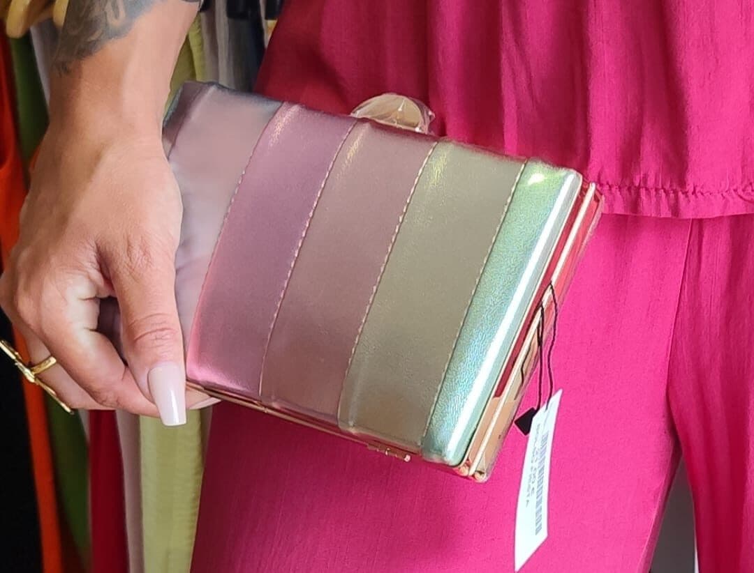Bolso de mano metalizado